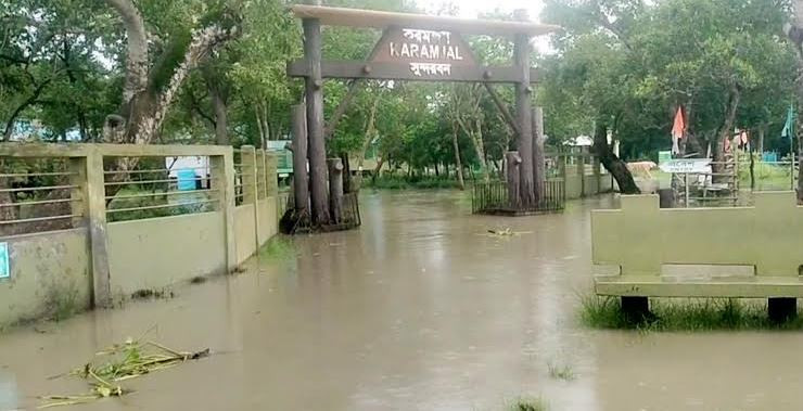 অস্বাভাবিক জোয়ারে প্লাবিত সুন্দরবনের বিস্তীর্ণ এলাকা,করমজল থ...