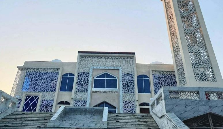 উদ্বোধনের তিন বছর পরও অচল পলাশবাড়ী মডেল মসজিদ, জেলা প্রশাসকে...