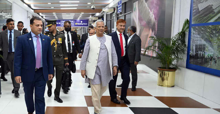 দেশে ফিরেছেন প্রধান উপদেষ্টা