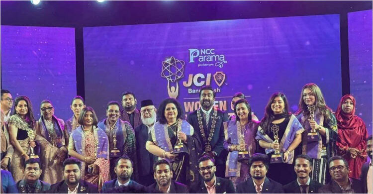 আজীবন সম্মাননা পেলেন রুনা লায়লা