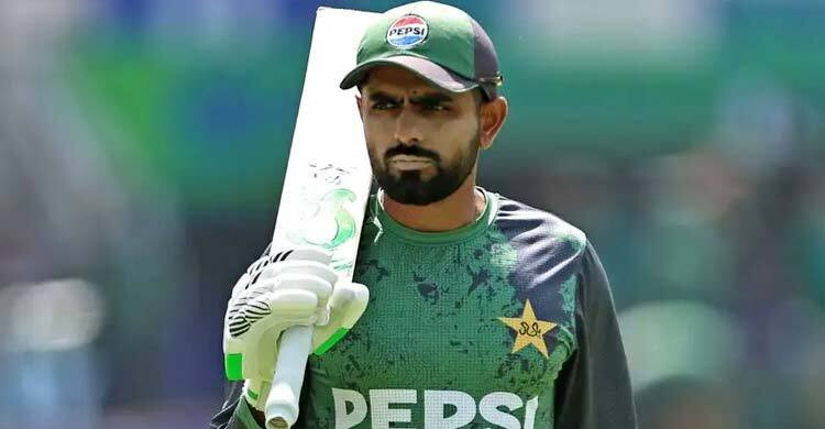 এশিয়া কাপ থেকে বাবরকে বাদ দেওয়ার কারণ জানালেন পাকিস্তান কোচ