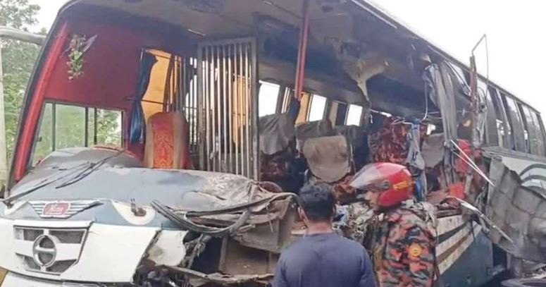 দিনাজপুরে বাস-ট্রাক সংঘর্ষে নিহত ৫