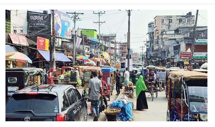 বিয়ানীবাজারে ফুটপাত ফাঁকা রাখতে চ্যালেঞ্জে প্রশাসন