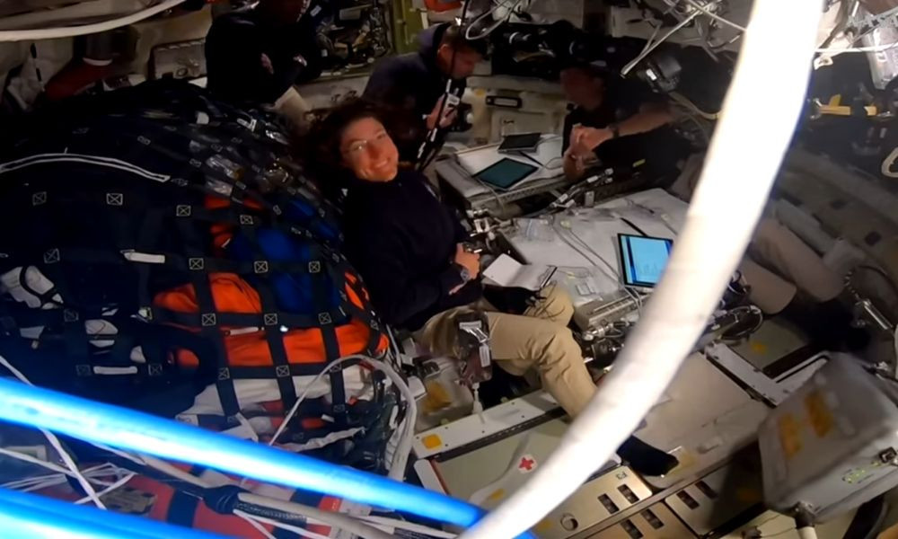 পৃথিবী থেকে মানুষের সবচেয়ে বেশি দূরে ভ্রমণের রেকর্ড ভাঙল আর্...