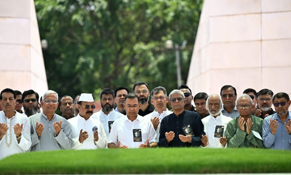 জিয়াউর রহমানের সমাধিতে শ্রদ্ধা জানালেন প্রধানমন্ত্রী