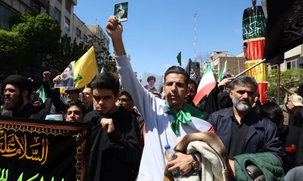 খামেনির সম্মানে তেহরানে শোভাযাত্রা