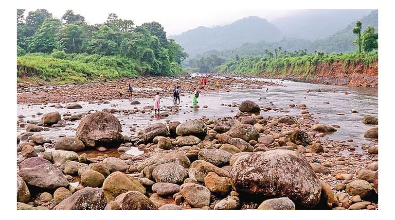 উৎমাছড়ায় পর্যটকদের বাধাদানকারীদের সুর বদল