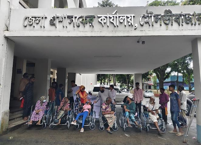 মৌলভীবাজারে প্রতিবন্ধীদের মাঝে হুইল চেয়ার বিতরণ