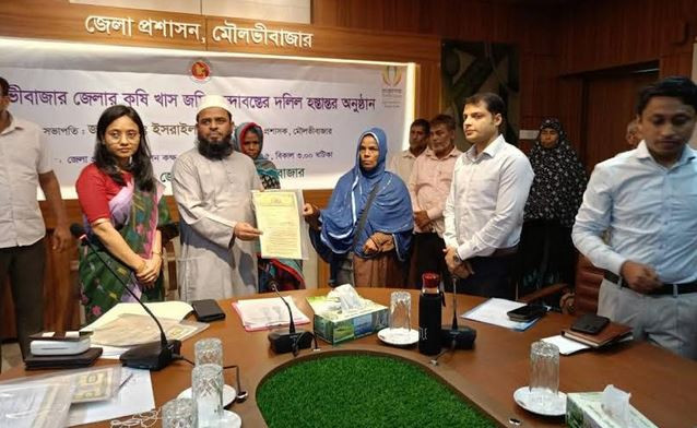 মৌলভীবাজাওে ভূমিহীন ৬৭ জনকে জমি উপহার