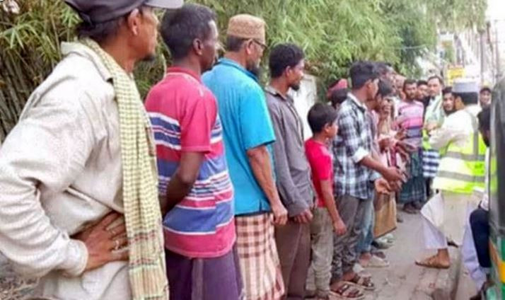 নকশী বাংলা ফাউন্ডেশনের ইফতার বিতরণ