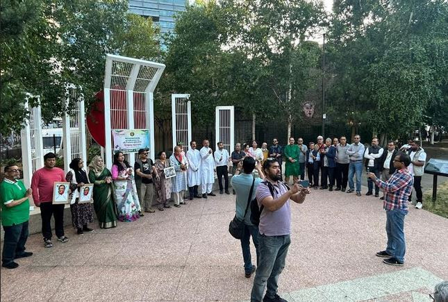লন্ডনে ‘হৃদয়ে ৭১’ এর ব্যাতিক্রমী প্রতিবাদ মুক্তিযুদ্ধের হাতি...