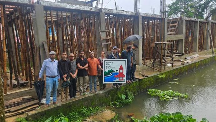 পরিদর্শনে পরিবেশবাদীরা  হাইকোর্টের আদেশ অমান্য করে ঢাকাদক্ষি...