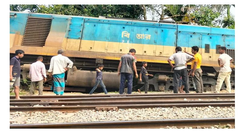 শ্রীমঙ্গলে তেলবাহী ট্রেনের ইঞ্জিন লাইনচ্যুত