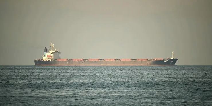 হরমুজ প্রণালিতে ‘সেফ প্যাসেজ’ দিতে প্রস্তুত ইরান, শিথিল হচ্ছ...