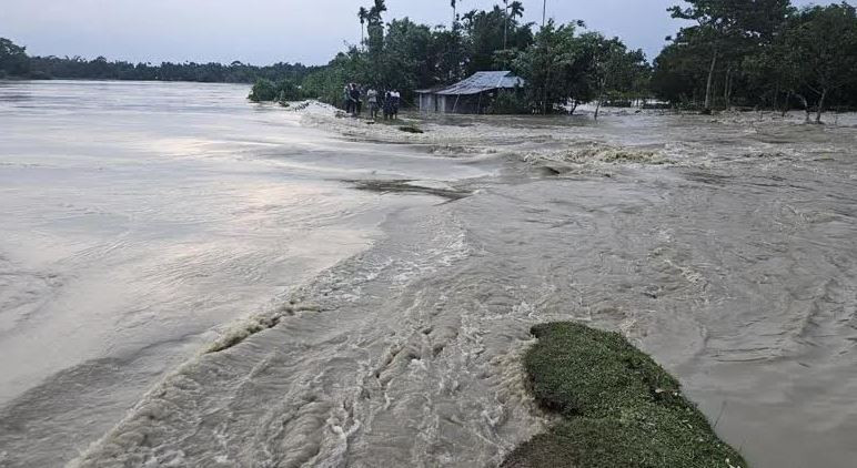 মৌলভীবাজারের রাজনগরে বন্যায় ৭১টি গ্রাম প্লাবিত, ৪০ হাজার লোক...