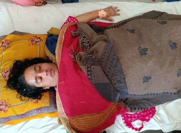 ঝিনাইদহে প্রকাশ্য দিবালোকে গৃহবধূকে বিবস্ত্র করে নির্যাতনের...