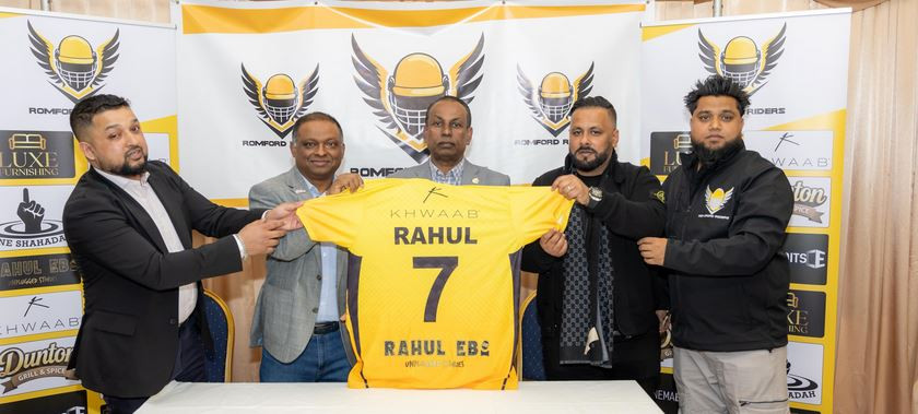 পূর্ব লন্ডনে জাঁকজমকপূর্ণ আয়োজনে রমফোর্ড রাইডার্সের জার্সি...