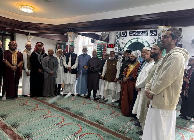 বৃটেনের কার্ডিফে পবিত্র ঈদুল ফিতর উদযাপন