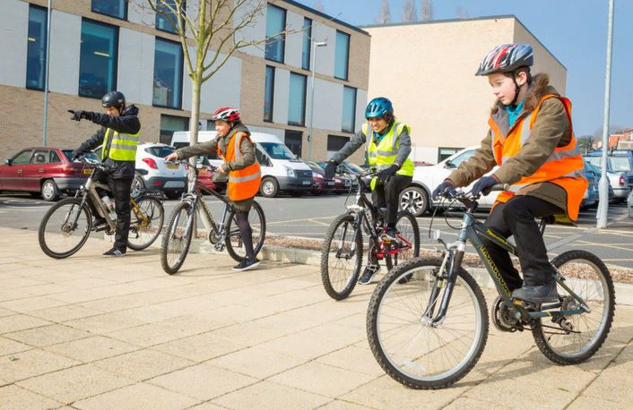 ভিক্টোরিয়া পার্কে বিনামূল্যে পারিবারিক সাইকেল প্রশিক্ষণ