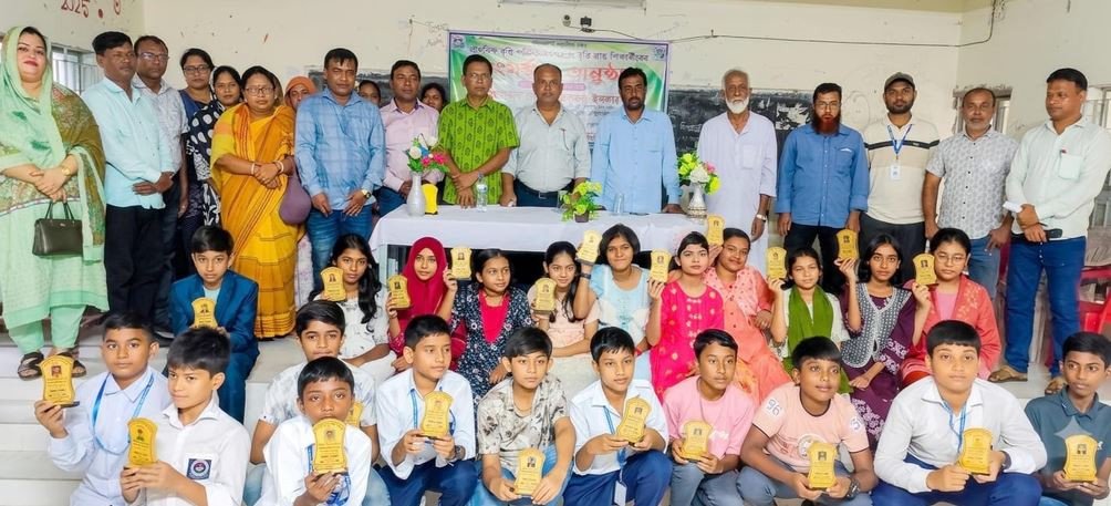 পাইকগাছা মডেল স্কুলের প্রাথমিক বৃত্তিপ্রাপ্ত ২৪ শিক্ষার্থীকে...