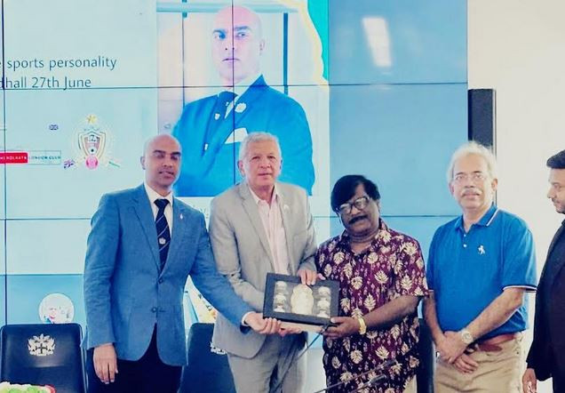 লন্ডনে সম্বর্ধিত হলেন বাংলার প্রখ্যাত সঙ্গীত শিল্পি ও সুরকার...
