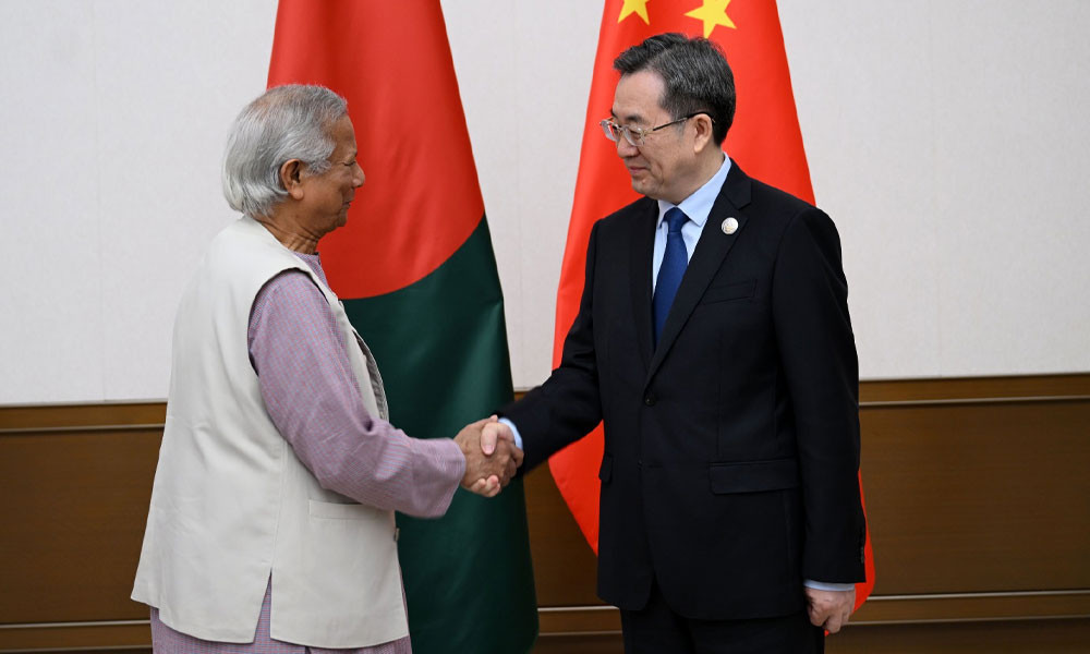 প্রধান উপদেষ্টার সঙ্গে চীনের রাজ্য পরিষদের নির্বাহী ভাইস প্র...