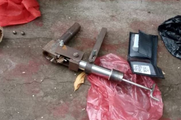 নবীগঞ্জের আউশকান্দিতে এক প্রবাসীর পুকুরপাড় থেকে একটি পাইপগান...