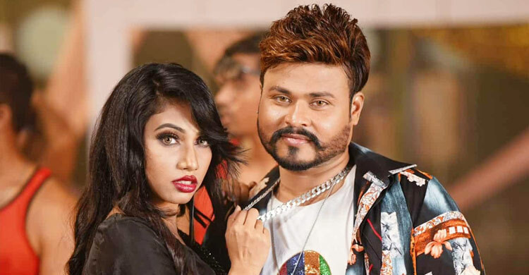 প্রকাশ্যে প্রিয়া অনন্যার ‘তুমি জ্বলিয়া জ্বলিয়া মরবা’