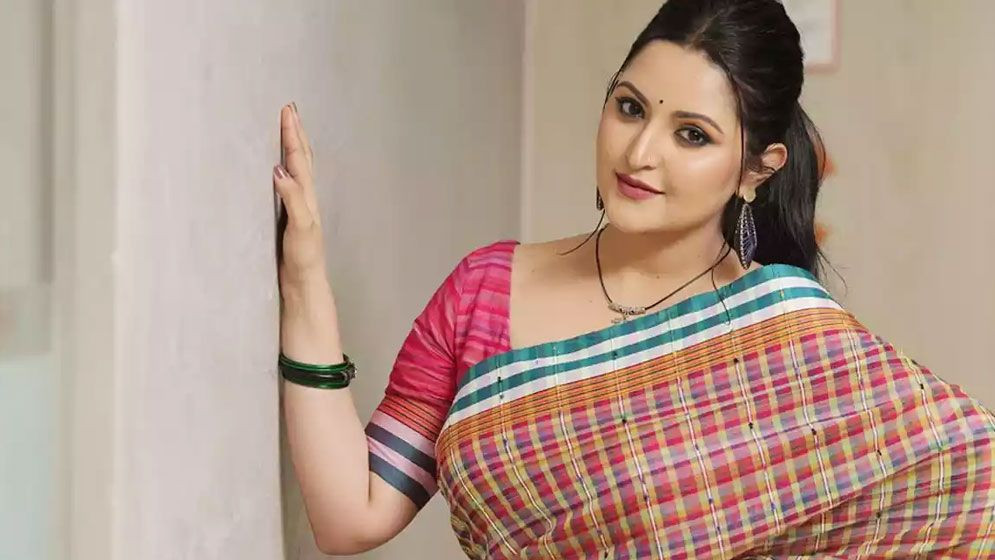 কোনো কালেই কথা বলতে পারবা না মনু: পরীমনি