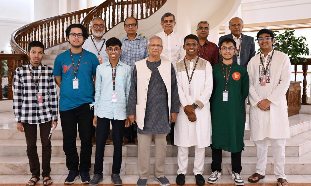 প্রধান উপদেষ্টার সঙ্গে অলিম্পিয়াডে পদকজয়ী ছয় শিক্ষার্থীর...