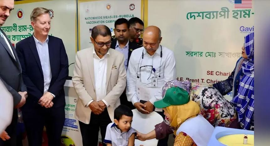 সরেজমিনে হাম-রুবেলা টিকাদান কর্মসূচি দে‌খে‌ছেন মার্কিন বি‌শে...
