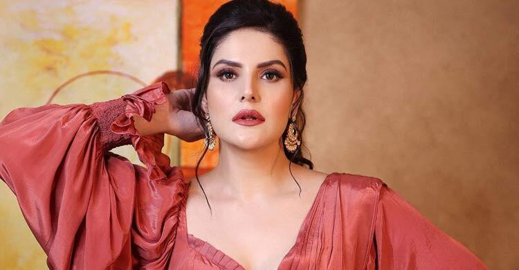 ঘনিষ্ঠ দৃশ্যে অভিনয় ও চুম্বন নিয়ে জেরিন খানের বিস্ফোরক মন্তব...