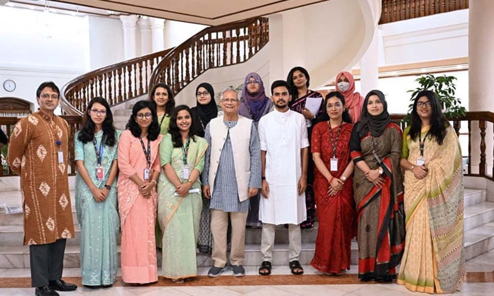 জাতীয় নীতি প্রতিযোগিতায় বিজয়ী শিক্ষার্থীদের প্রধান উপদেষ্টার...