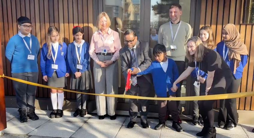 “এই ইউনিট আমাদের জন্য সবকিছু” – হারমিটেজ প্রাইমারি স্কুলে নত...