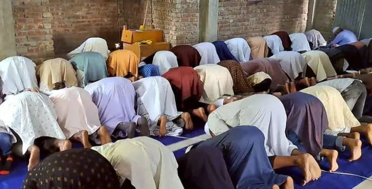 সৌদি আরবের সঙ্গে মিল রেখে সাতক্ষীরার একাধিক গ্রামে ঈদুল ফিতর...