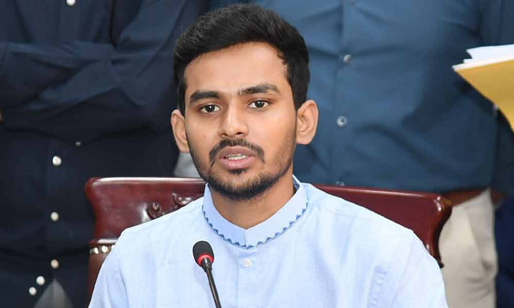 মধ্যরাতে আসিফ মাহমুদের ৩ শব্দের ফেসবুক পোস্ট ভাইরাল