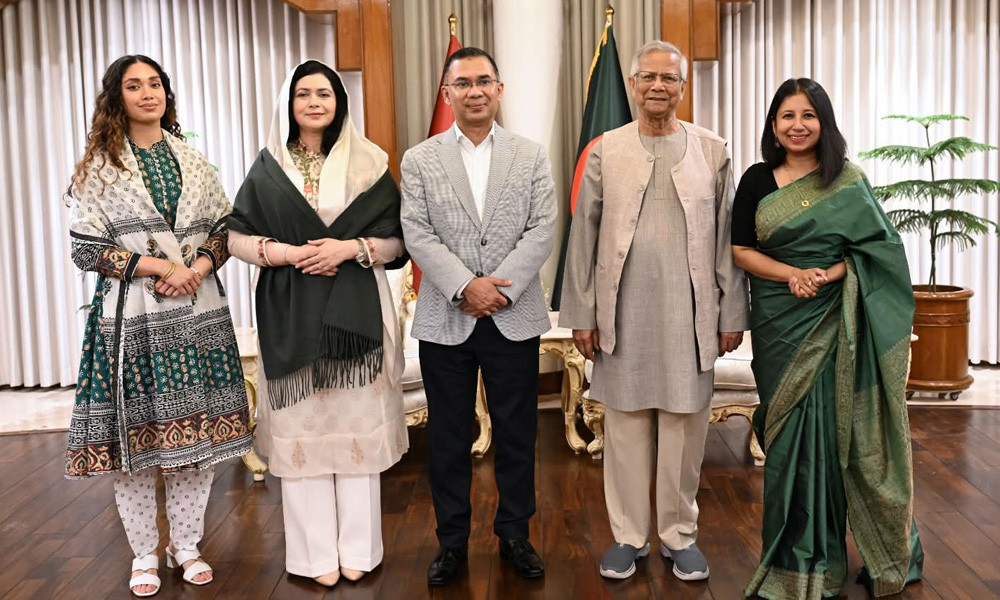 প্রধান উপদেষ্টার সঙ্গে সৌজন্য সাক্ষাৎ করলেন  তারেক রহমান ও ত...