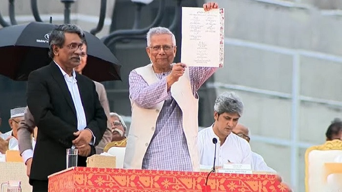 জুলাই সনদে স্বাক্ষর করলেন প্রধান উপদেষ্টা ও রাজনীতিবিদেরা