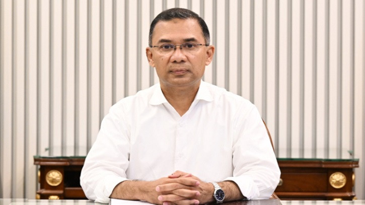 বগুড়ায় দুর্ঘটনায় বেঁচে যাওয়া শিশুর চিকিৎসার দায়িত্ব নিলেন প্...