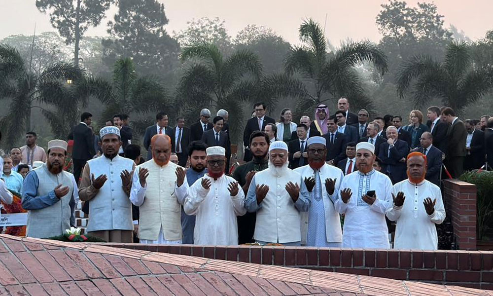 স্বাধীনতা দিবসে স্মৃতিসৌধে বিরোধীদলীয় নেতার শ্রদ্ধা