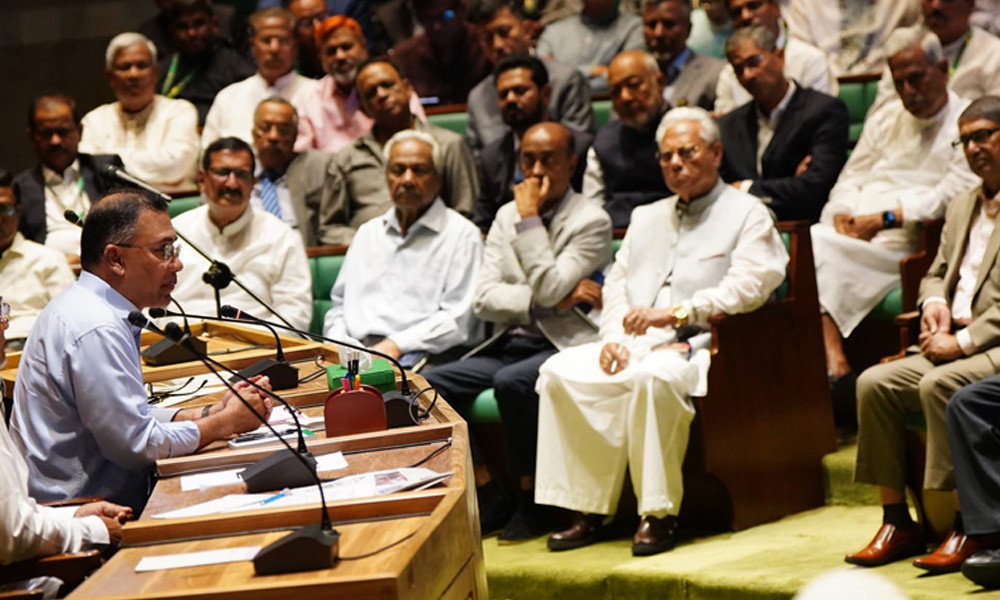 জ্বালানি মজুদ-চোরাচালান রোধে কঠোর ব্যবস্থার নির্দেশ প্রধানমন...