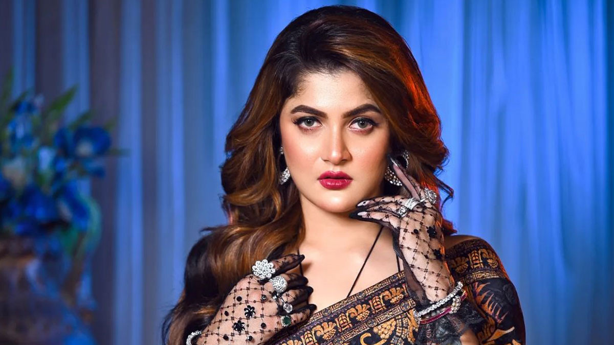 সার্জারি করিনি, মাঝে মাঝে ওজন বাড়ে-কমে: শ্রাবন্তী