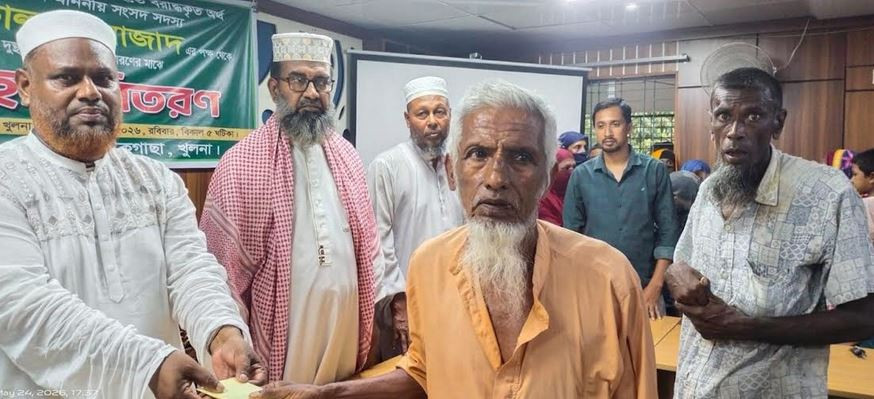 পাইকগাছায় ২৫০ ব্যক্তি পেল প্রধানমন্ত্রীর ত্রাণ ও কল্যাণ তহবি...