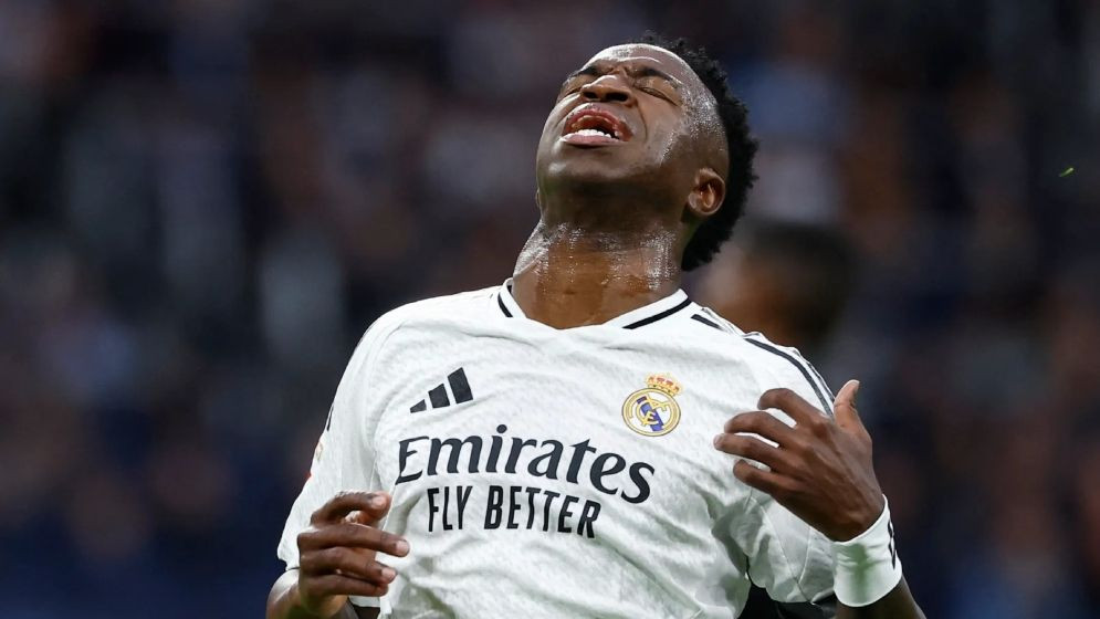 ভিনির পেনাল্টি মিস, তবু বার্সার ‘ধরাছোঁয়ার বাইরে’ চলে গেল রি...