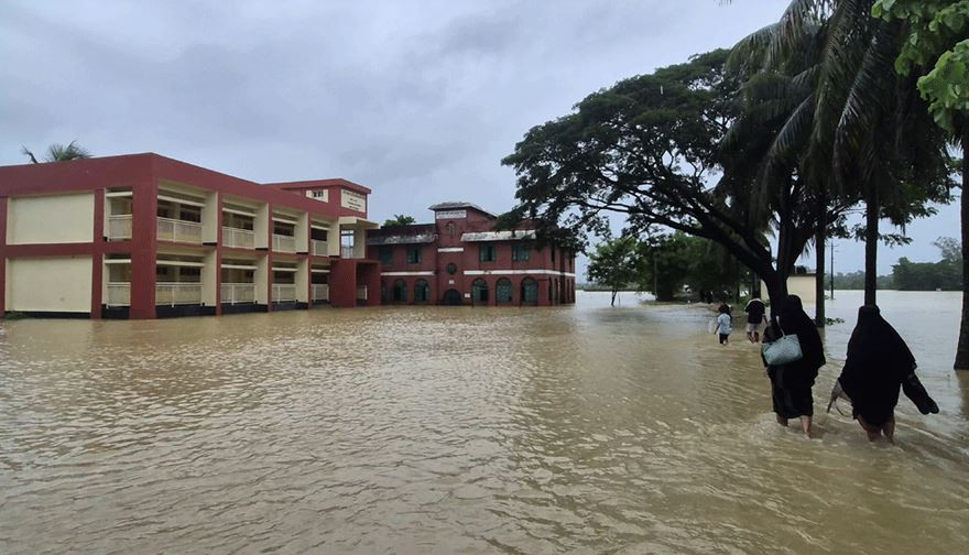 কক্সবাজারে বন্যা-পাহাড়ধসে প্রাণহানি ২৪, পানিবন্দি ৪ লাখ মানু...
