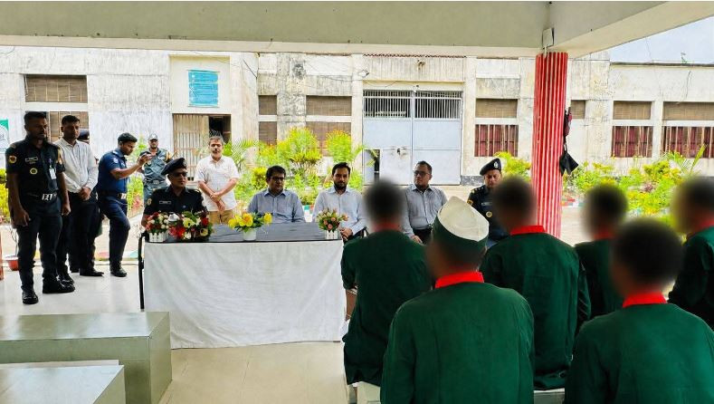হবিগঞ্জ জেলা কারাগার পরিদর্শনে জেলা প্রশাসক ও বিজ্ঞ জেলা ম্য...