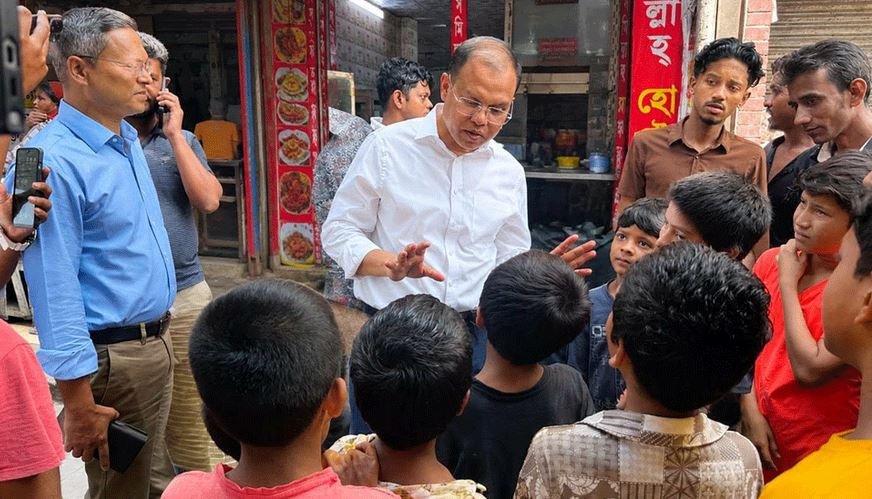 প্রধানমন্ত্রীর গাড়ি দেখলেই সালাম দিতেন, খোঁজ নিয়ে তাদের খাওয়...