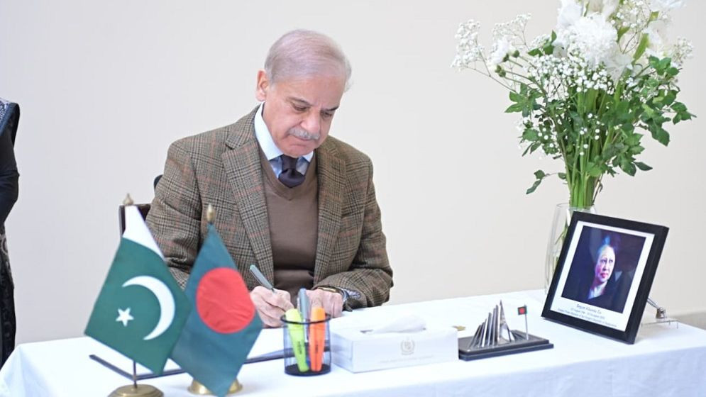 হাইকমিশনে গিয়ে খালেদা জিয়ার প্রতি পাকিস্তানের প্রধানমন্ত্রীর...