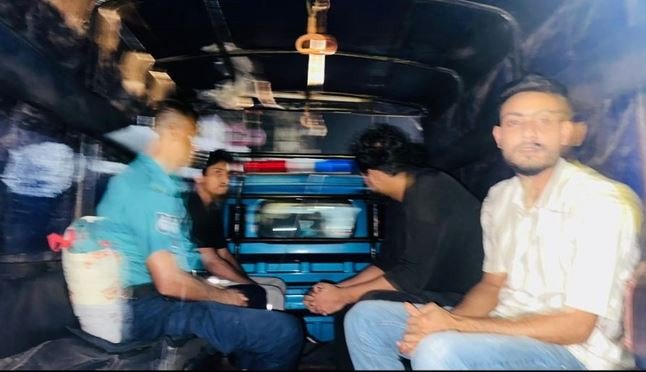 সিলেটে মধ্যরাতে মিছিলের প্রস্তুতিকালে ছাত্রলীগের ৩ নেতা গ্রে...
