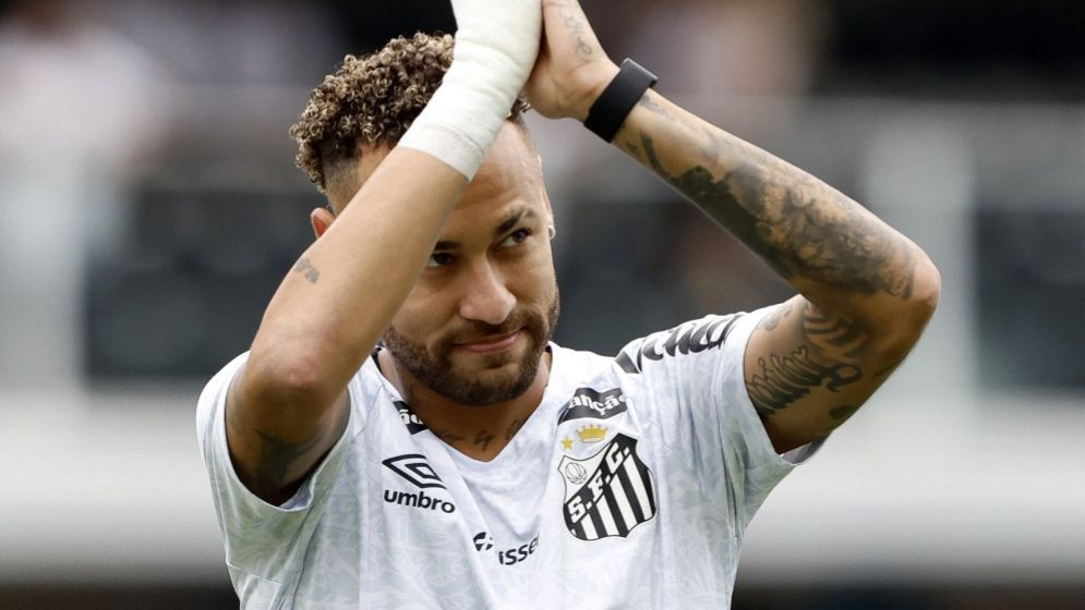 বিশ্বকাপের ৬ মাস আগে অস্ত্রোপচার করালেন নেইমার